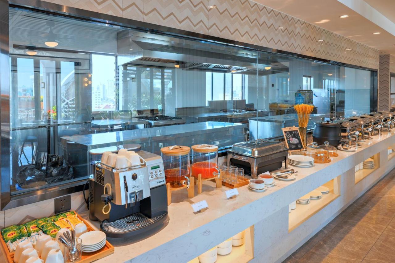 Maxx Phnom Penh Downtown By H World Hotel Exterior foto